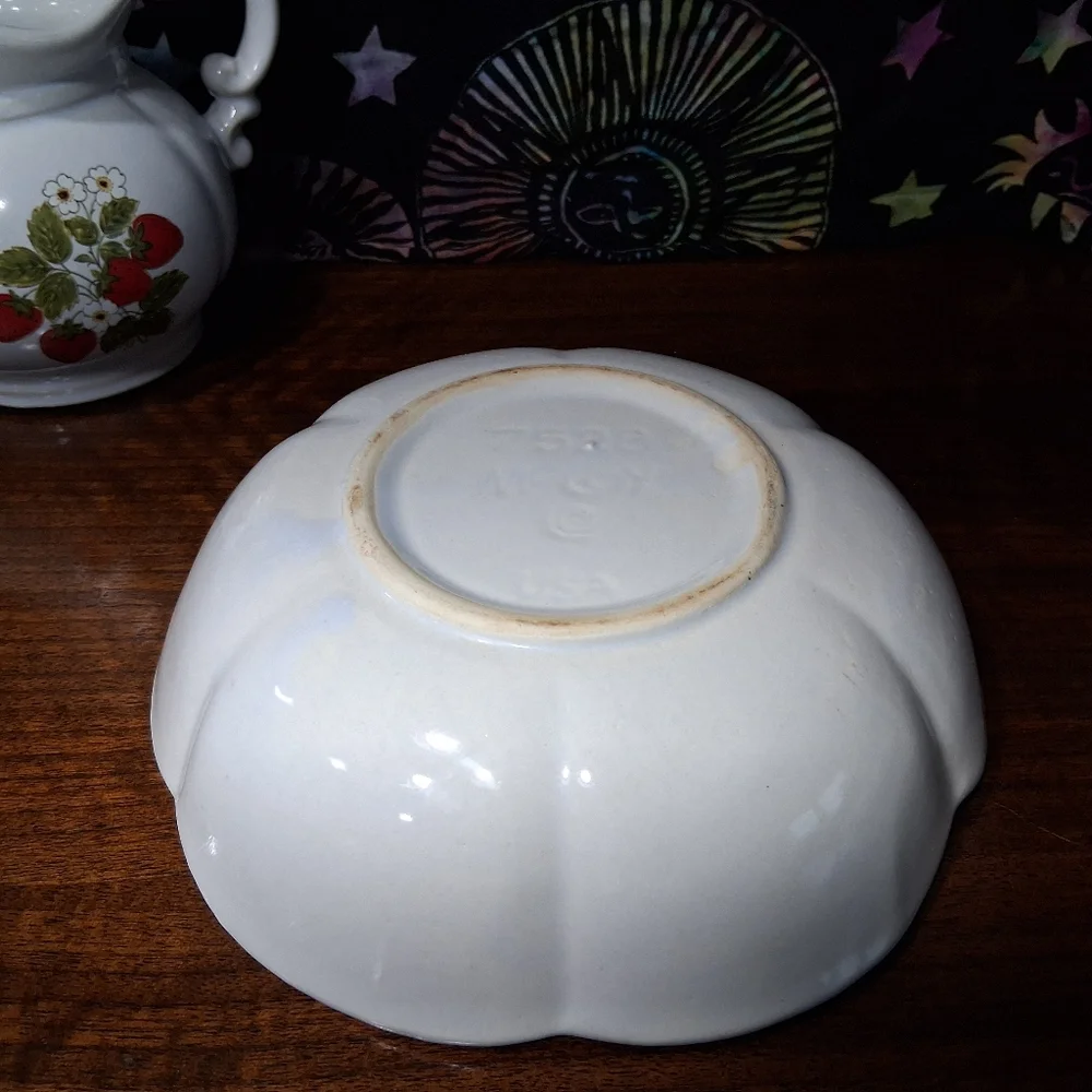 Vintage Medium McCoy Strawberry Country Pitcher And Basin Set Wash Bowl 7528 USA